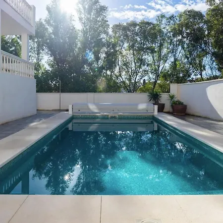 Modern With Private Pool בית נופש *