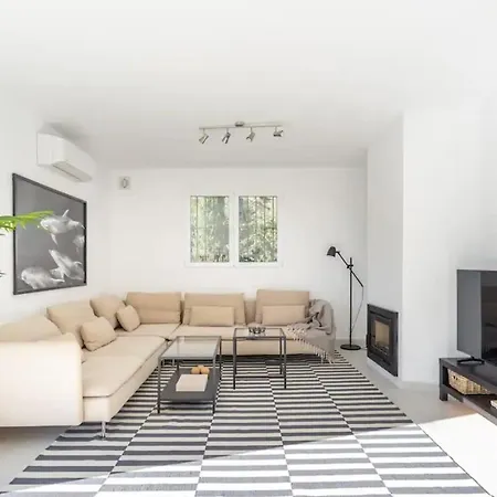 Modern With Private Pool * מיחאס