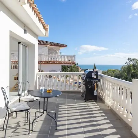 בית נופש Modern With Private Pool