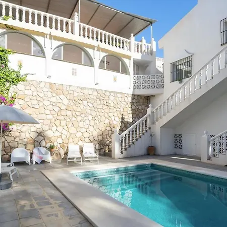 בית נופש Modern With Private Pool *