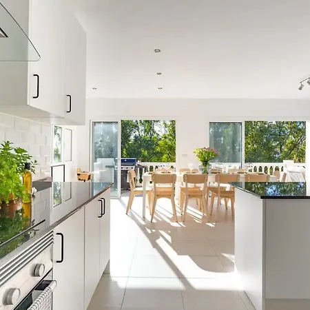 Modern With Private Pool * מיחאס