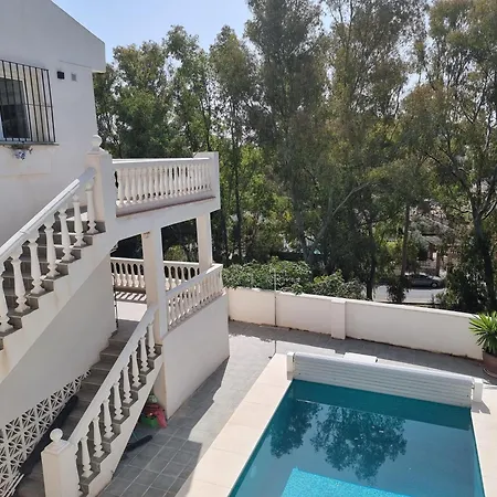 Modern With Private Pool בית נופש