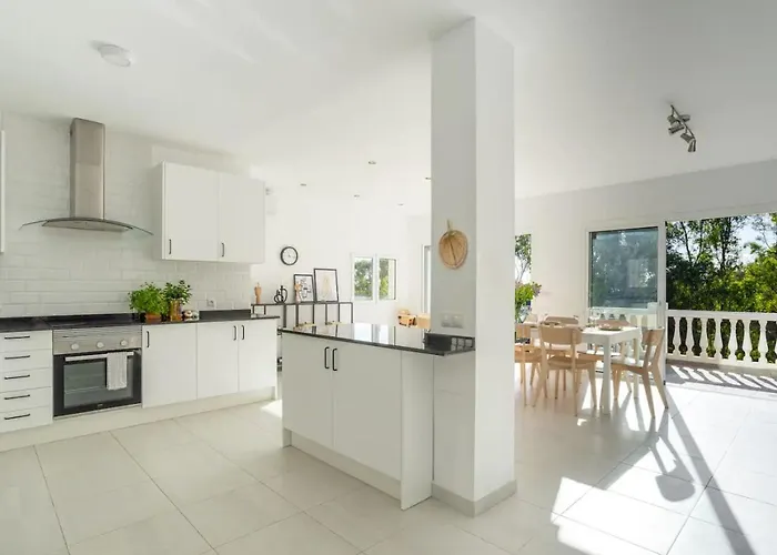 Modern With Private Pool Дом отдыха Михас